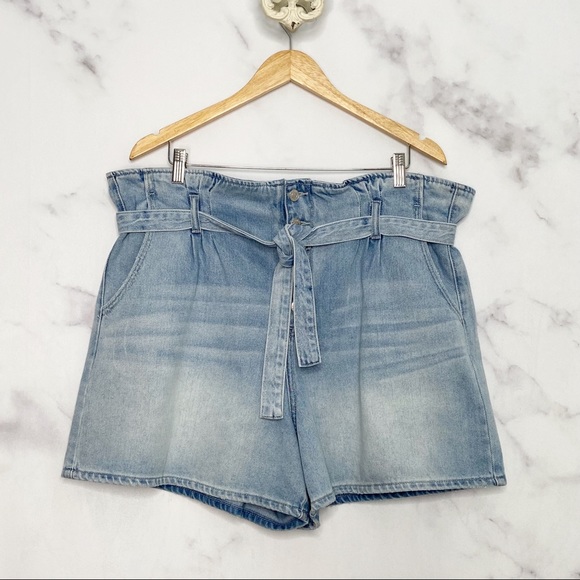 American Eagle Outfitters Pants - AEO Hi-Rise Paperbag Waist Jean Mom Shorts Sz 20